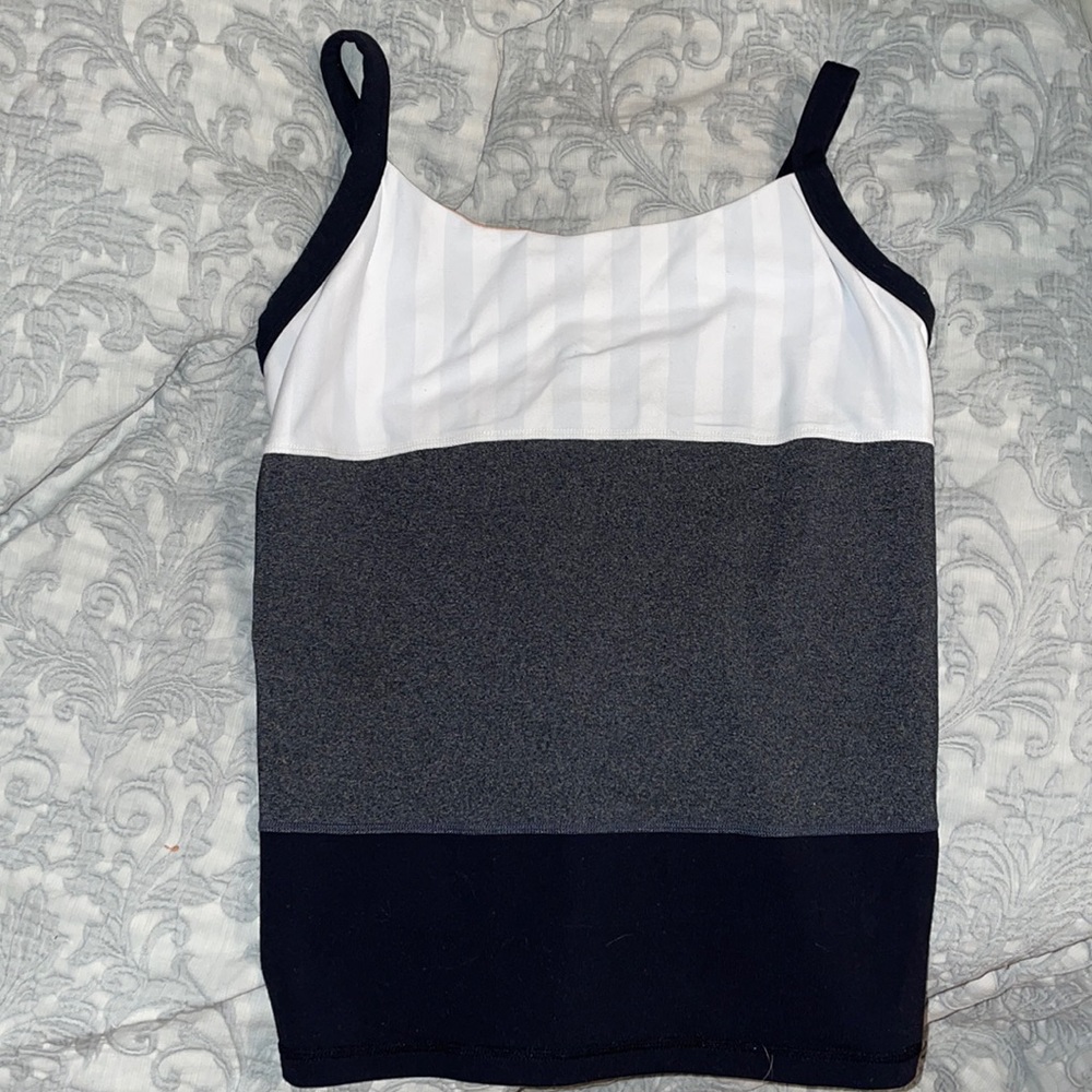 Lululemon gray white black tank top built in bra